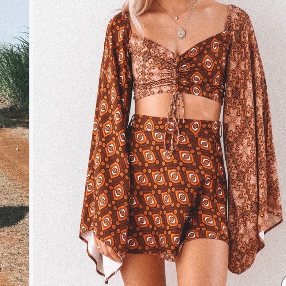 Her Pony Maitreya Bell Sleeve Crop